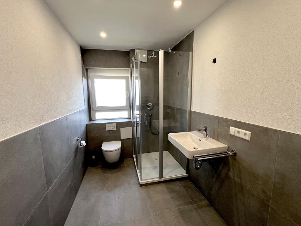 Erstbezug nach Sanierung! Helle und stilvolle 2-Zimmer-Wohnung mit Balkon in Bruchsal - Photo 3
