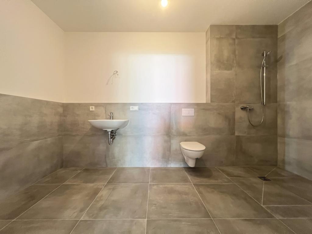Neubau/Erstbezug! Stylische 4-Zimmer-Wohnung mit Terrasse! - Foto 5