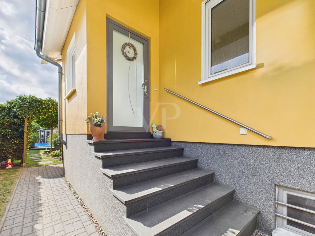 Treppe zum Eingang