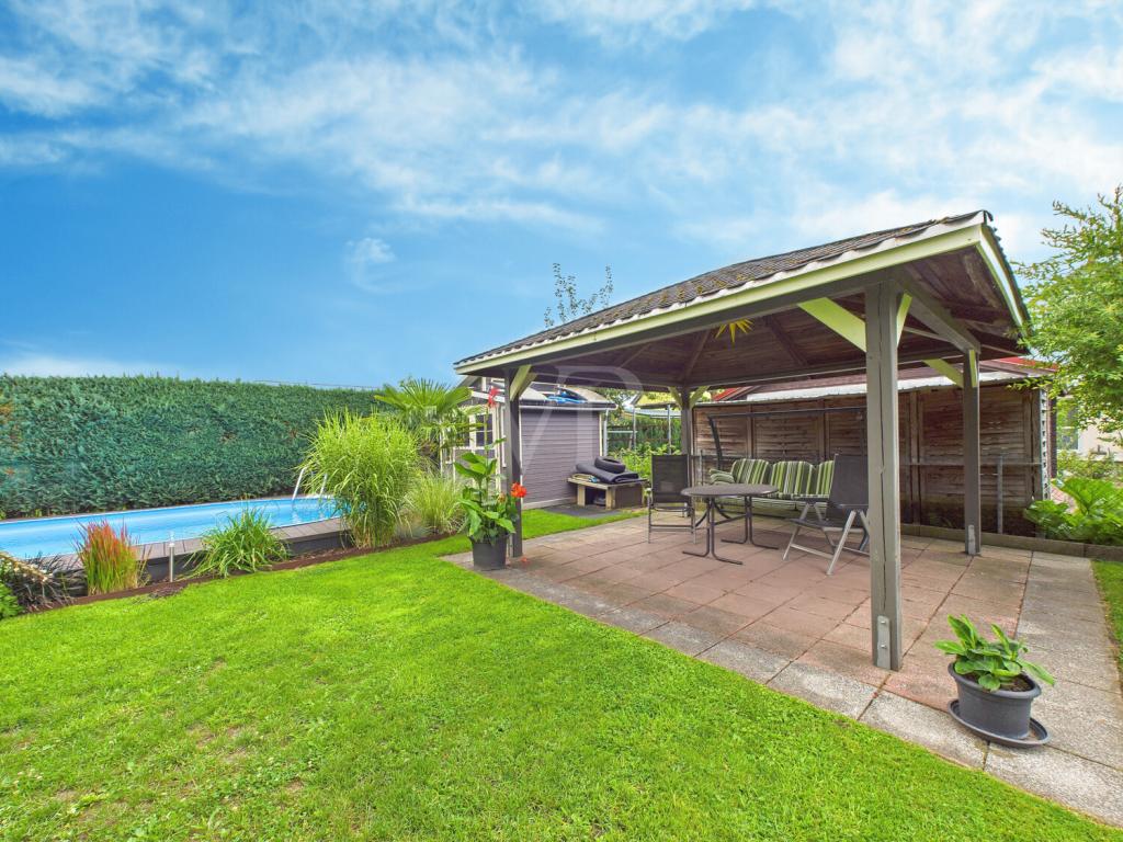 Weitere überdachte Terrasse