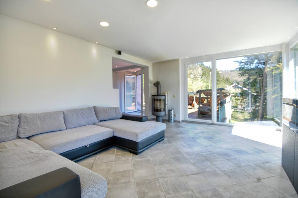 Wohnzimmer_Ansicht_mit_Ausblick