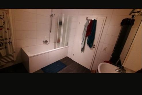 <h1 class="md:text-xl md:leading-6 mt-4 md:mt-10 lg:mb-6 mb-3 text-primary-500 font-semibold text-base leading-5"> Wohnung in Selb </h1> - Photo 5