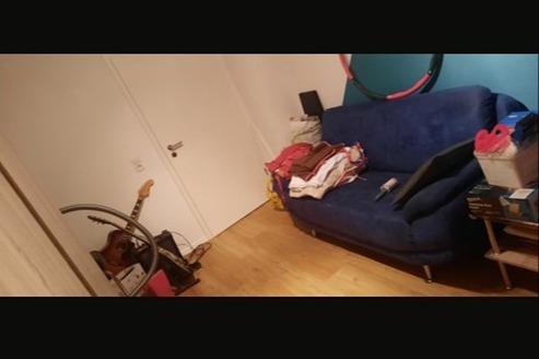 <h1 class="md:text-xl md:leading-6 mt-4 md:mt-10 lg:mb-6 mb-3 text-primary-500 font-semibold text-base leading-5"> Wohnung in Selb </h1> - Photo 3