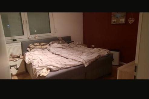 <h1 class="md:text-xl md:leading-6 mt-4 md:mt-10 lg:mb-6 mb-3 text-primary-500 font-semibold text-base leading-5"> Wohnung in Selb </h1> - Photo 2