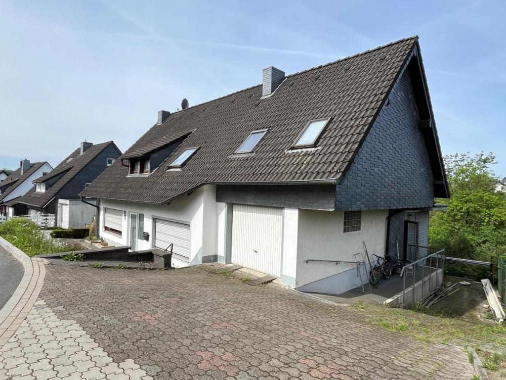 Stellplätze und Garage vorhanden