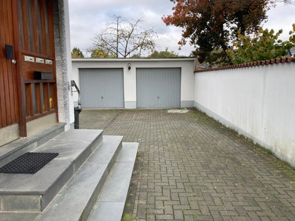 Zufahrt zu den Garagen
