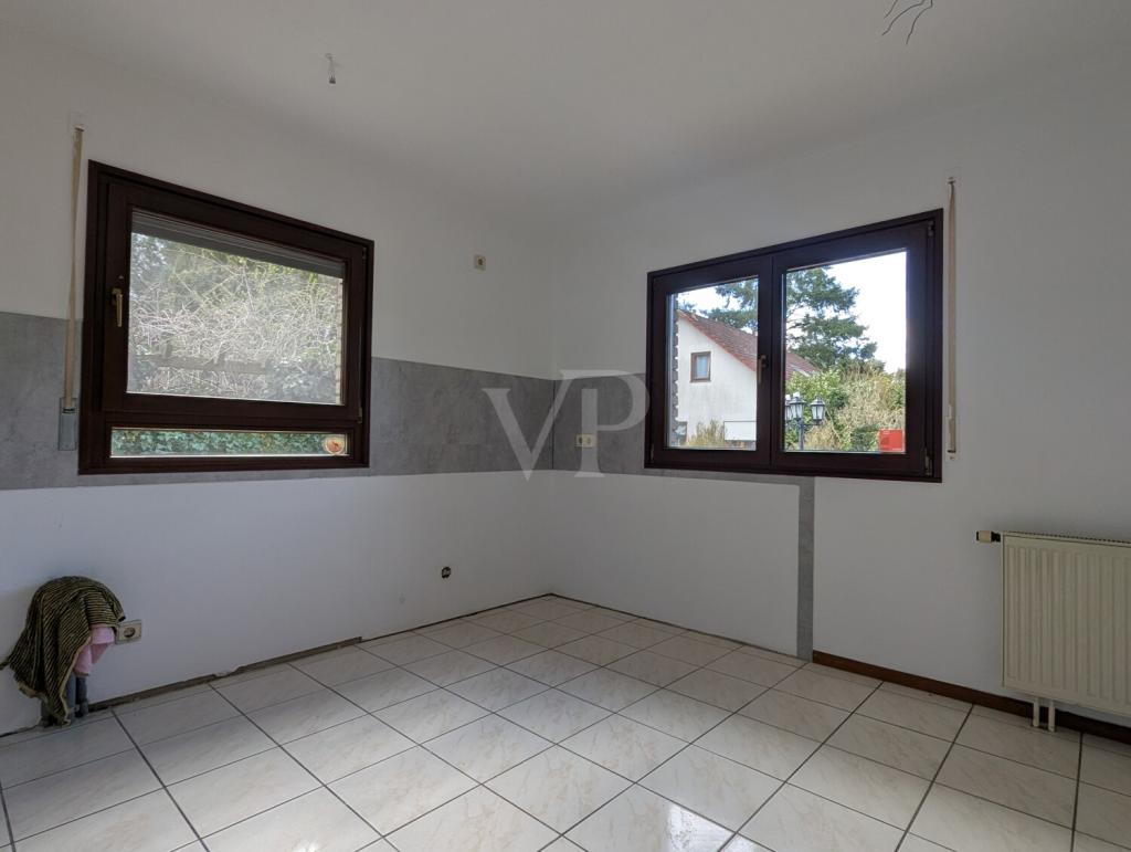 ! VOLLSTÄNDIG renoviertes Haus in ruhiger Wohnlage mit großzügigem Garten zu vermieten ! - Foto 2