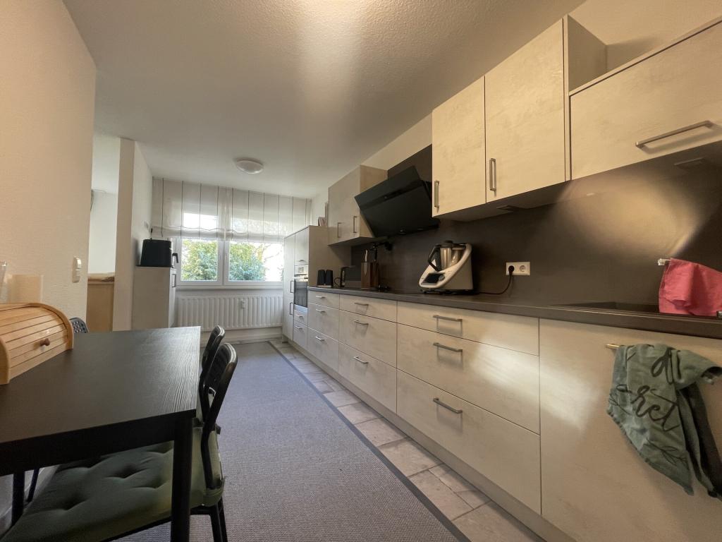 Stadtnah: Schöne 2,5-Zimmer Wohnung mit Einbauküche und Balkon - Photo 2
