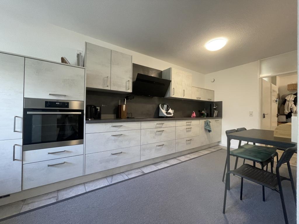 Stadtnah: Schöne 2,5-Zimmer Wohnung mit Einbauküche und Balkon - Photo 5