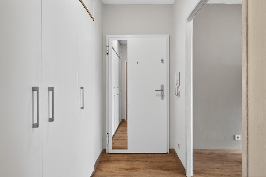 Appartement mit Ausblick: 1-Zimmerwohnung mit Balkon, Küche und Stellplatz - Photo 5