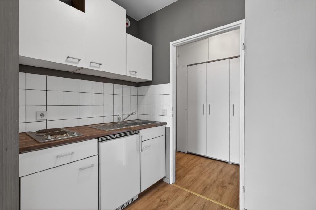 Appartement mit Ausblick: 1-Zimmerwohnung mit Balkon, Küche und Stellplatz - Photo 1