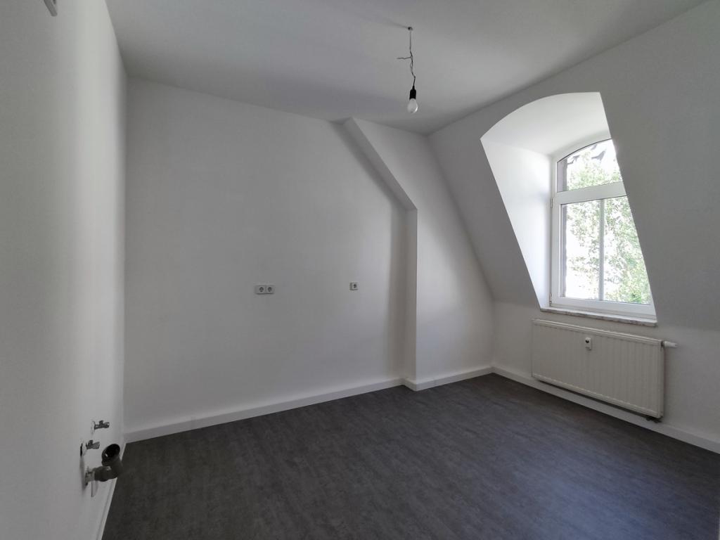 Großzügige 4-Zi.-Dachgeschoss-Wohnung - neu renoviert! - Photo 4