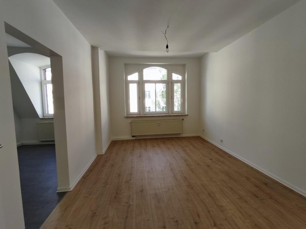 Großzügige 4-Zi.-Dachgeschoss-Wohnung - neu renoviert! - Photo 3