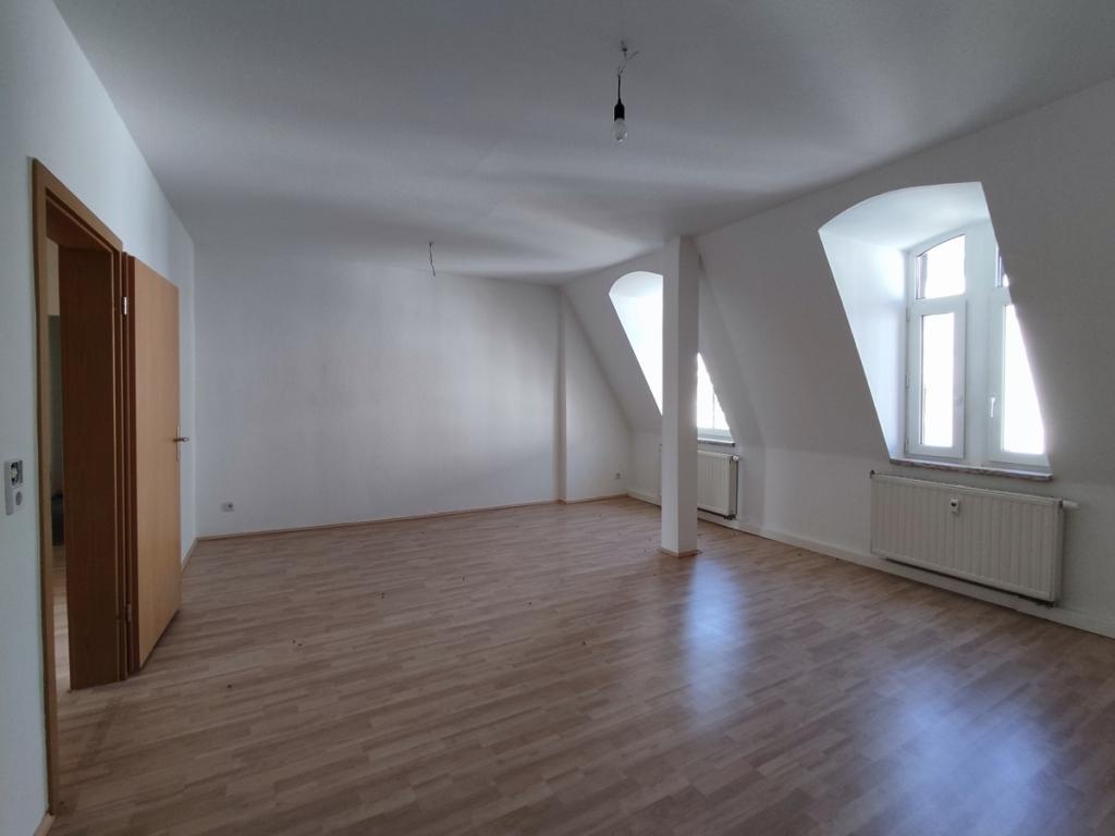 Großzügige 4-Zi.-Dachgeschoss-Wohnung - neu renoviert! - Photo 2