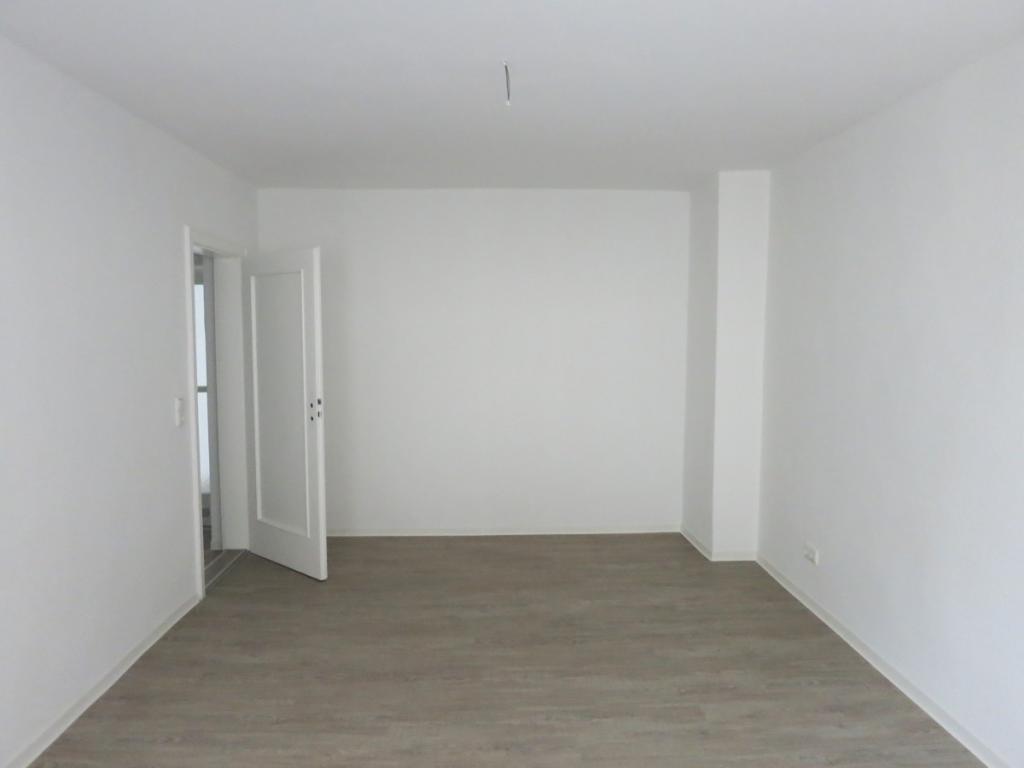 Schöne 4-Zi.-Wohnung mit Balkon im Zentrum! - Foto 1