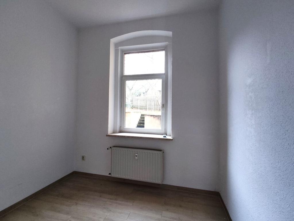 Kleine 2-Zi.-Wohnung mit Einbauküche und Badmöbel! - Foto 1