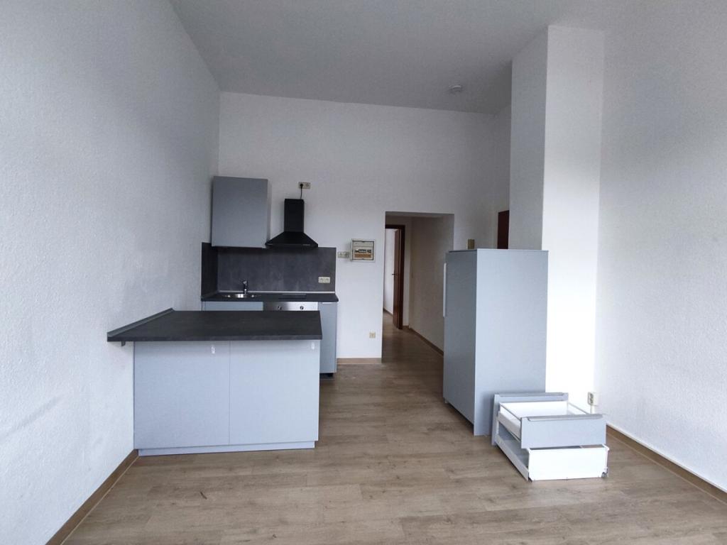 Kleine 2-Zi.-Wohnung mit Einbauküche und Badmöbel! - Foto 3