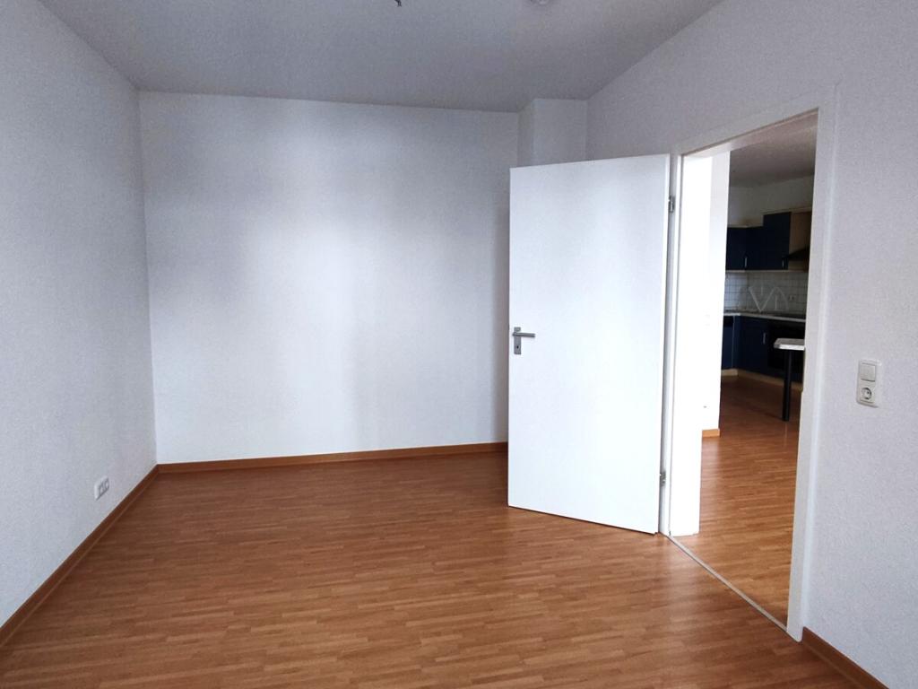 2-Zimmer-Dachgeschoss-Wohnung mit Einbauküche! - Photo 1
