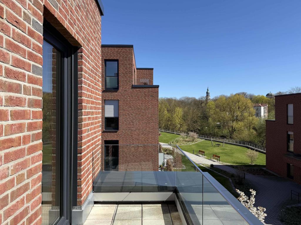 Allerinsel: Moderne 2,5-Zimmer-Wohnung mit Einbauküche und zwei Loggien - Foto 5