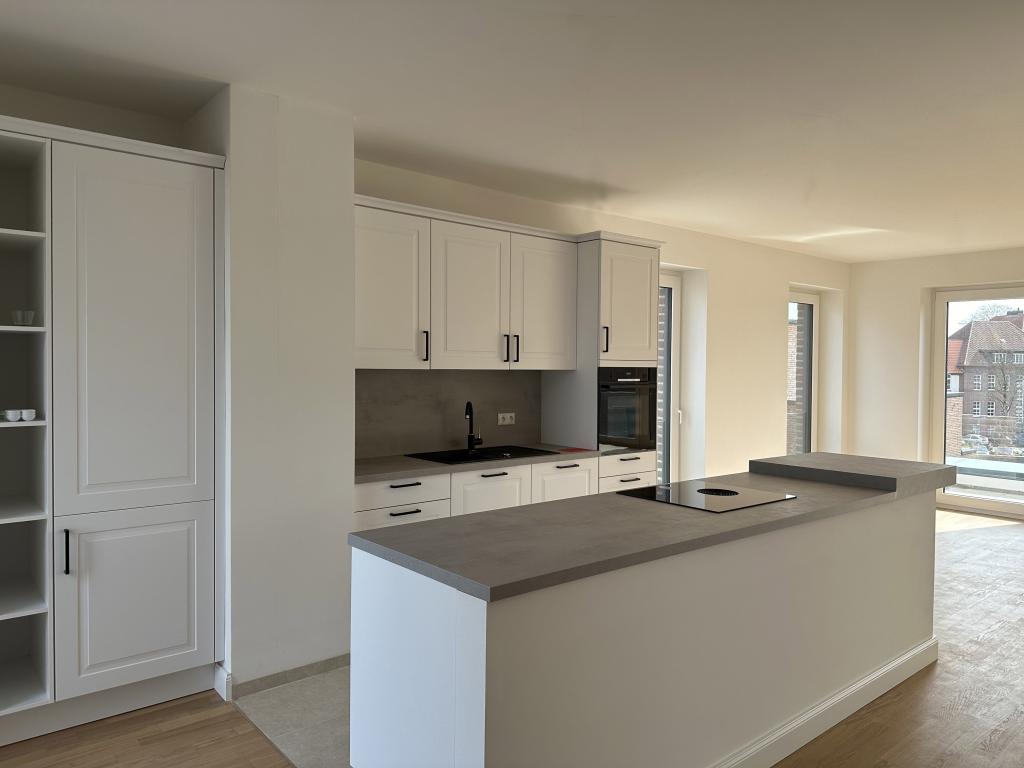 Allerinsel: Moderne 2,5-Zimmer-Wohnung mit Einbauküche und zwei Loggien - Foto 3