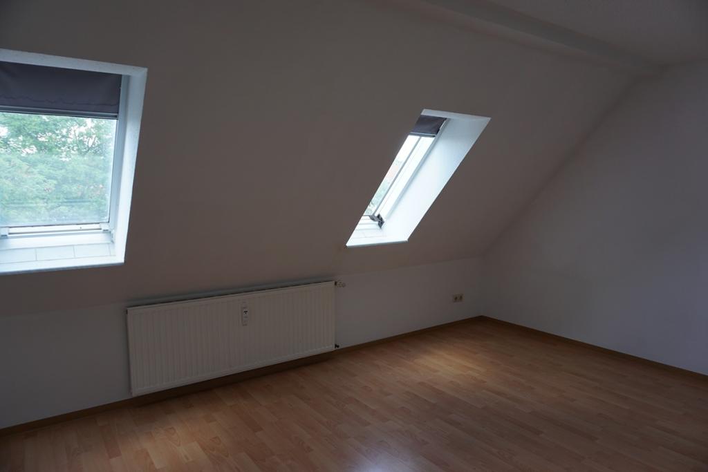 Frisch sanierte, helle Dachgeschosswohnung – nur 5 Minuten zum Zwenkauer Hafen - Photo 3