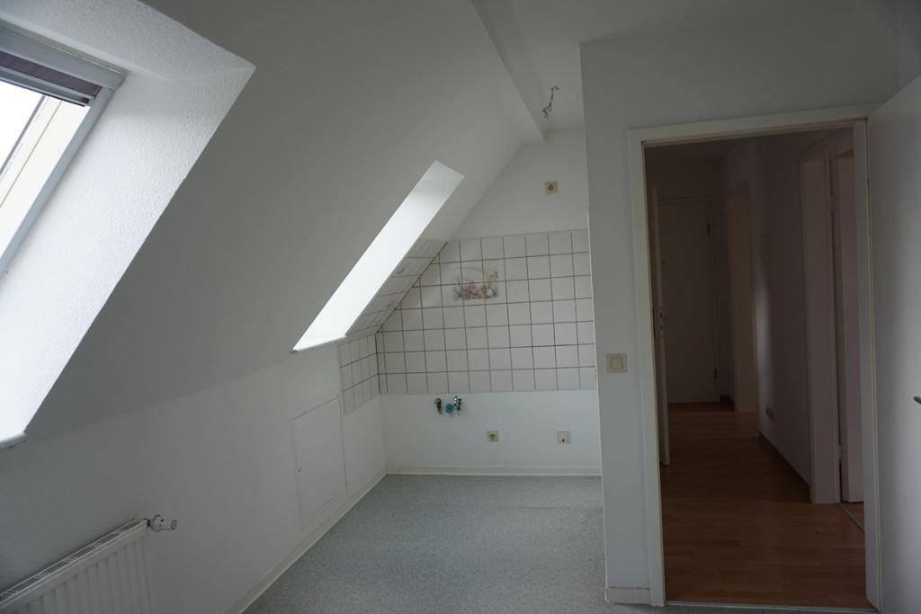 Frisch sanierte, helle Dachgeschosswohnung – nur 5 Minuten zum Zwenkauer Hafen - Photo 4