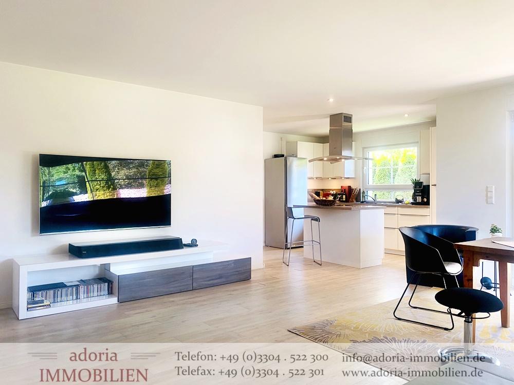 Blick durchs Wohnzimmer