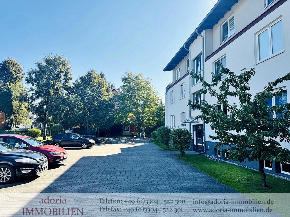 Einfahrt Parkplätze