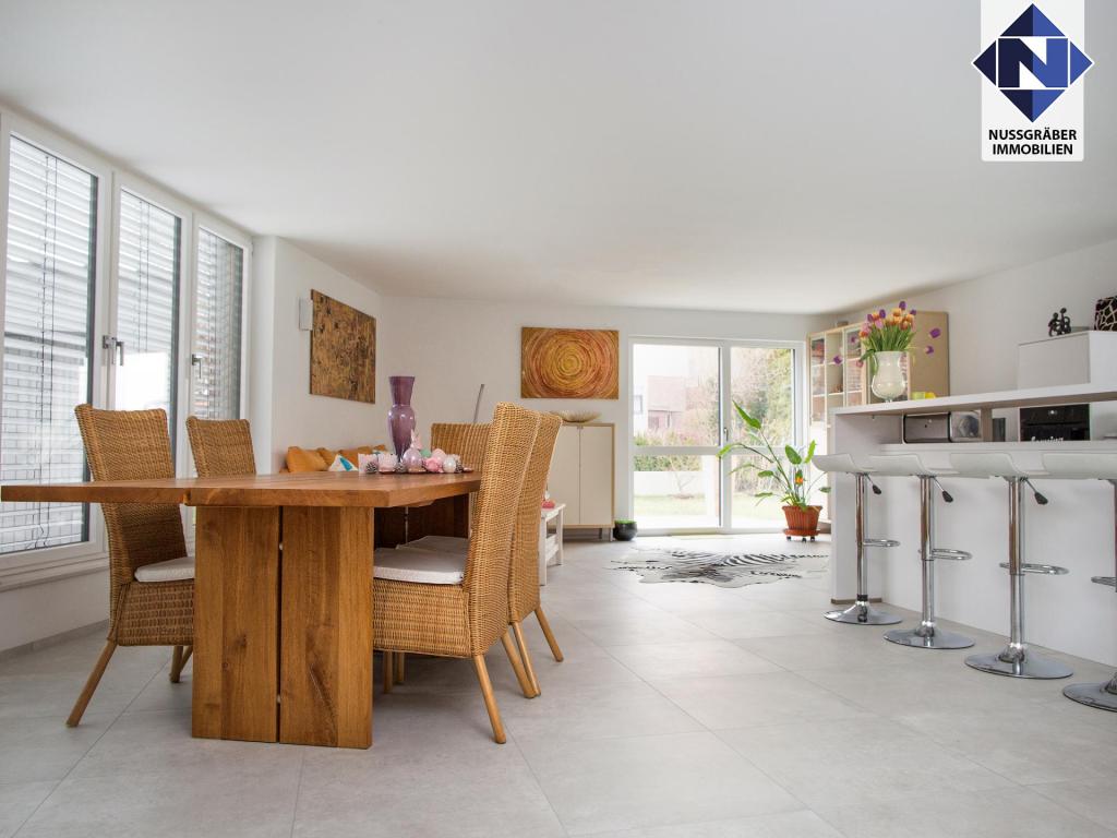 Wohnung im EG mit Terrasse und Garten