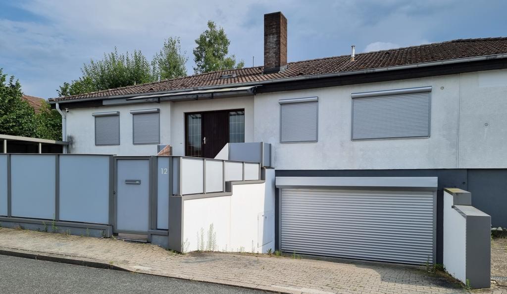 Ansicht Straße Garage
