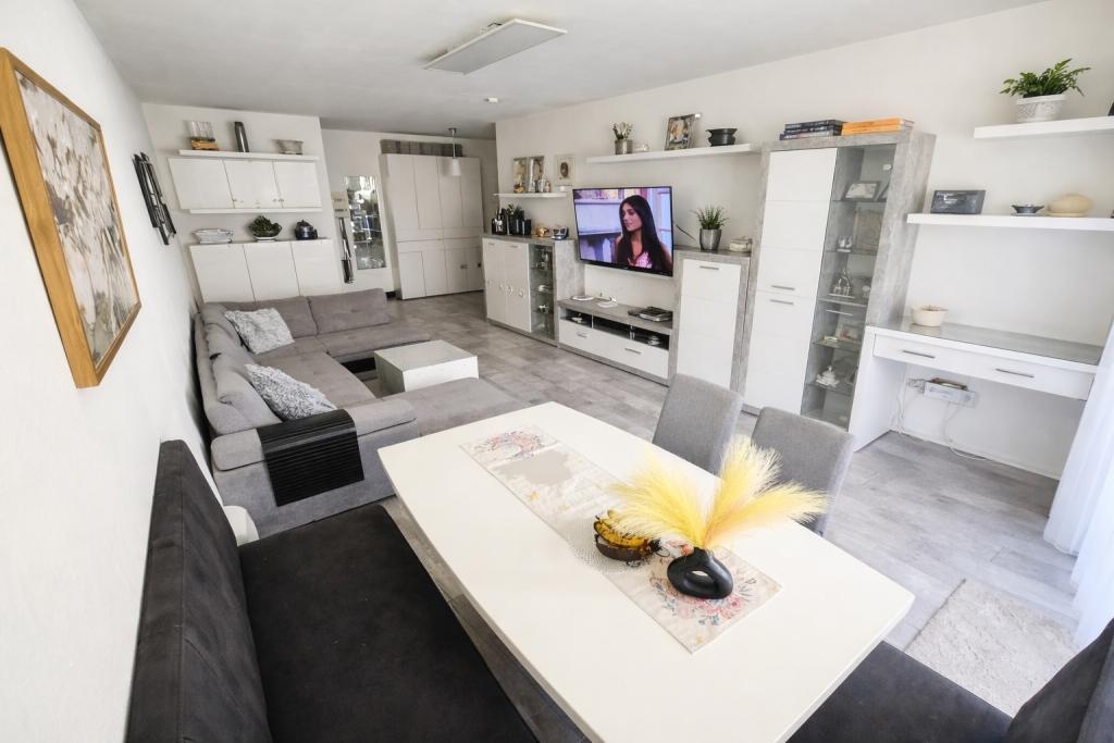 Teilmöblierte 2 Zimmerwohnung mit hochwertiger Küche - Foto 1