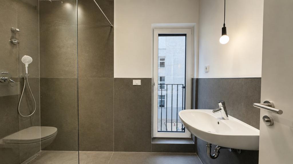 Neubau Erstbezug - Möbliert - Balkon - Photo 3