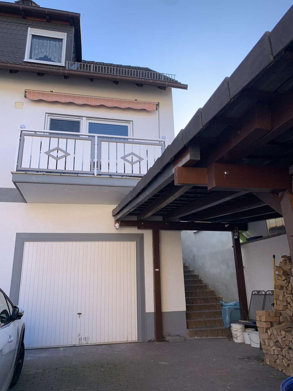 mit großer Garage und Stellplatz