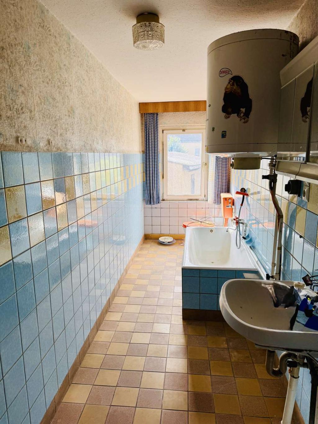 Badezimmer 1. OG unsanierrt 