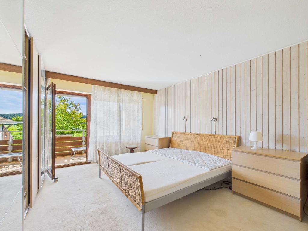 Schlafzimmer mit Zugang zum Balkon