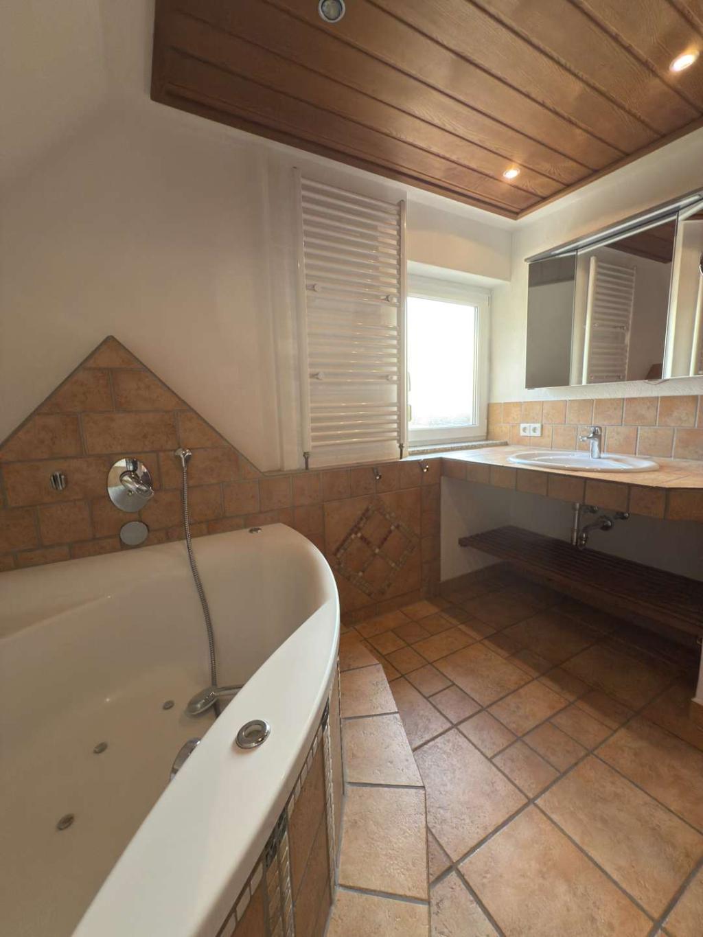 1. DG Wellness-Bad Whirlpool