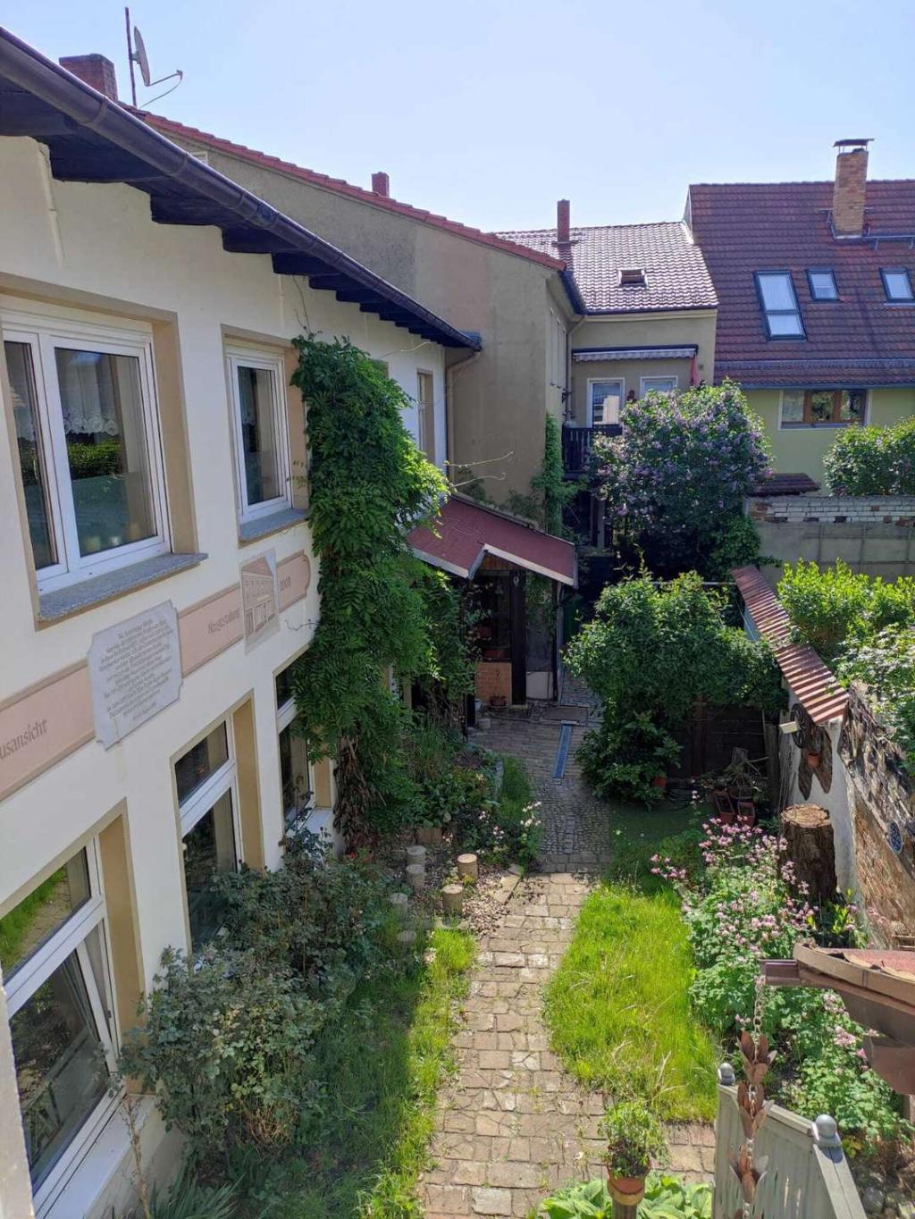 Blick auf Haupthaus