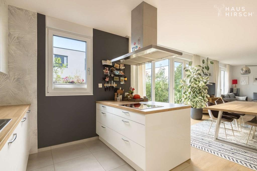 Einbauküche mit Kochinsel