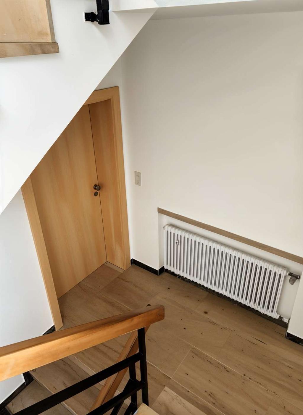 Aufgang - (KI generiert)