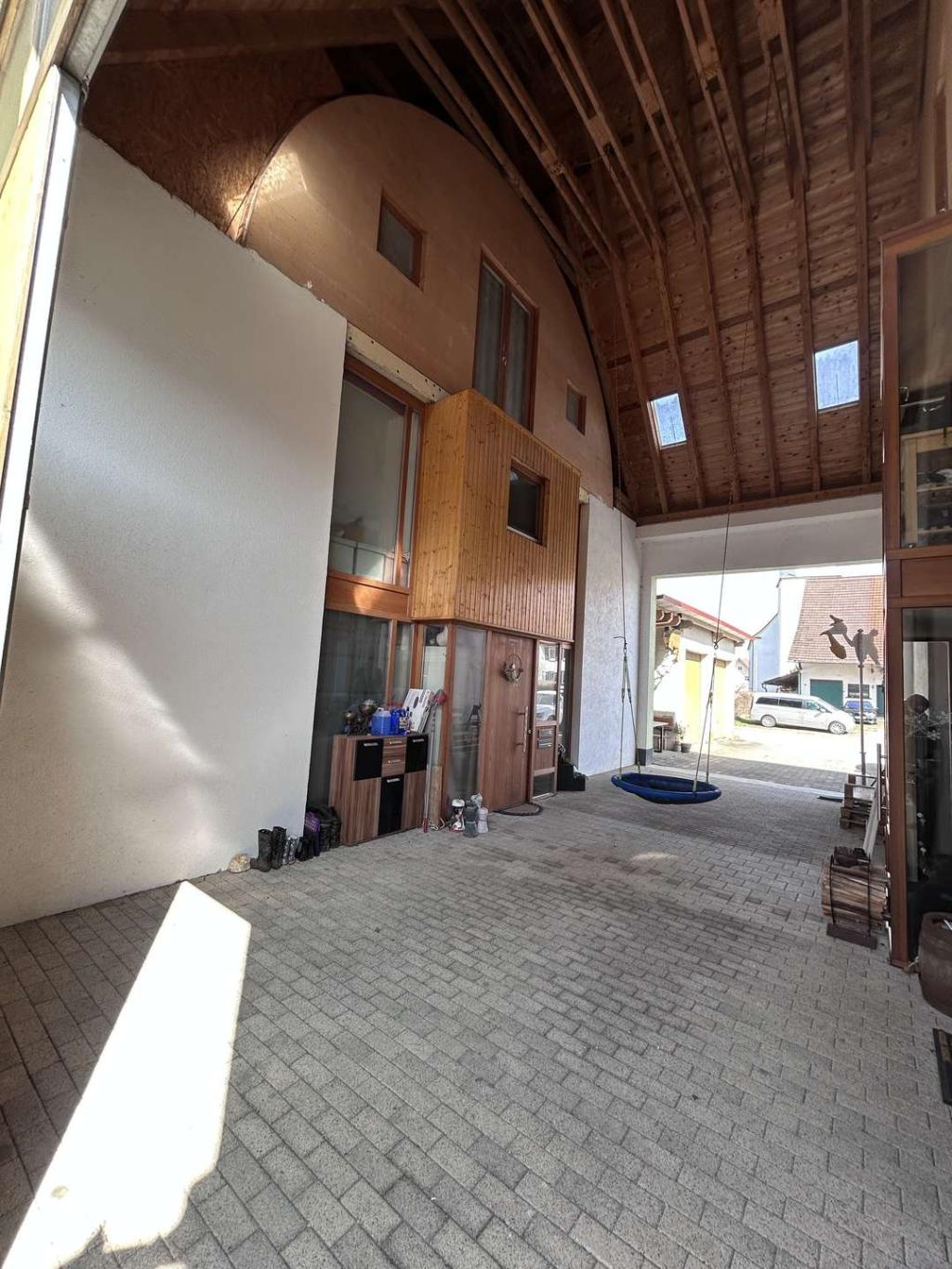 Durchfahrt, Wohnungseingänge