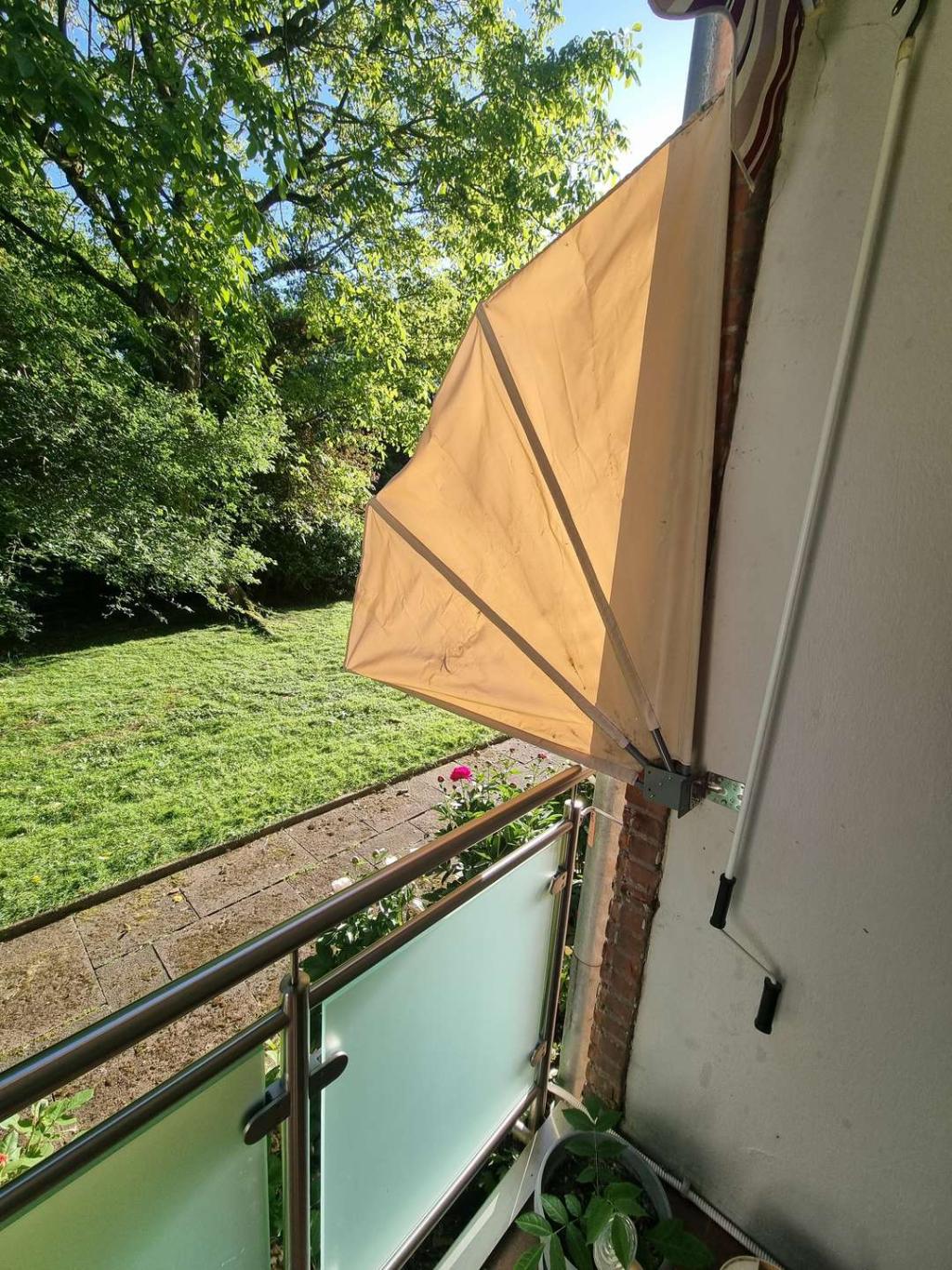 Klappbares Sonnensegel der Loggia