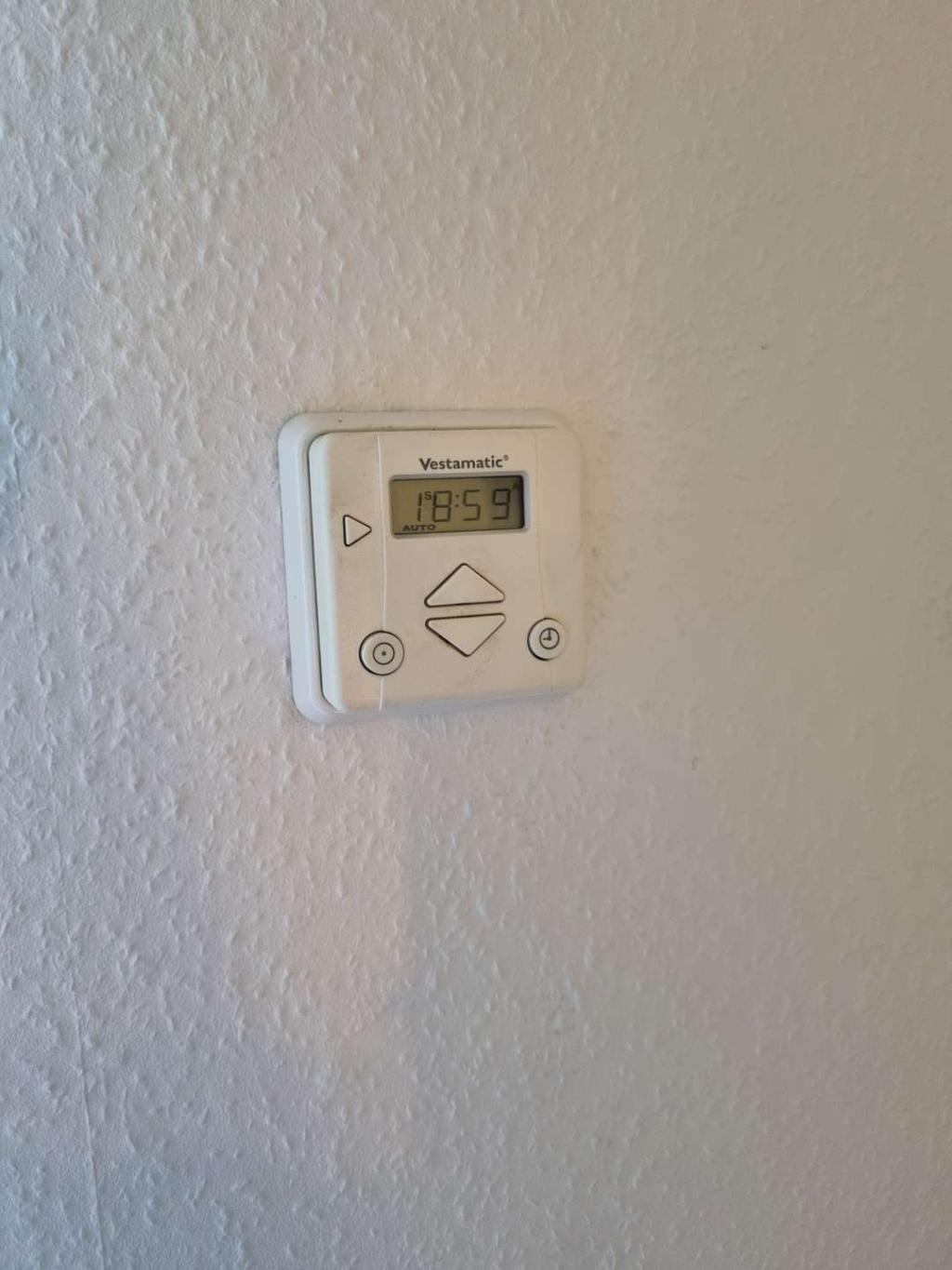 Steuerung Aussenrollos (Wohn-/Schlafzimmer + Küche)