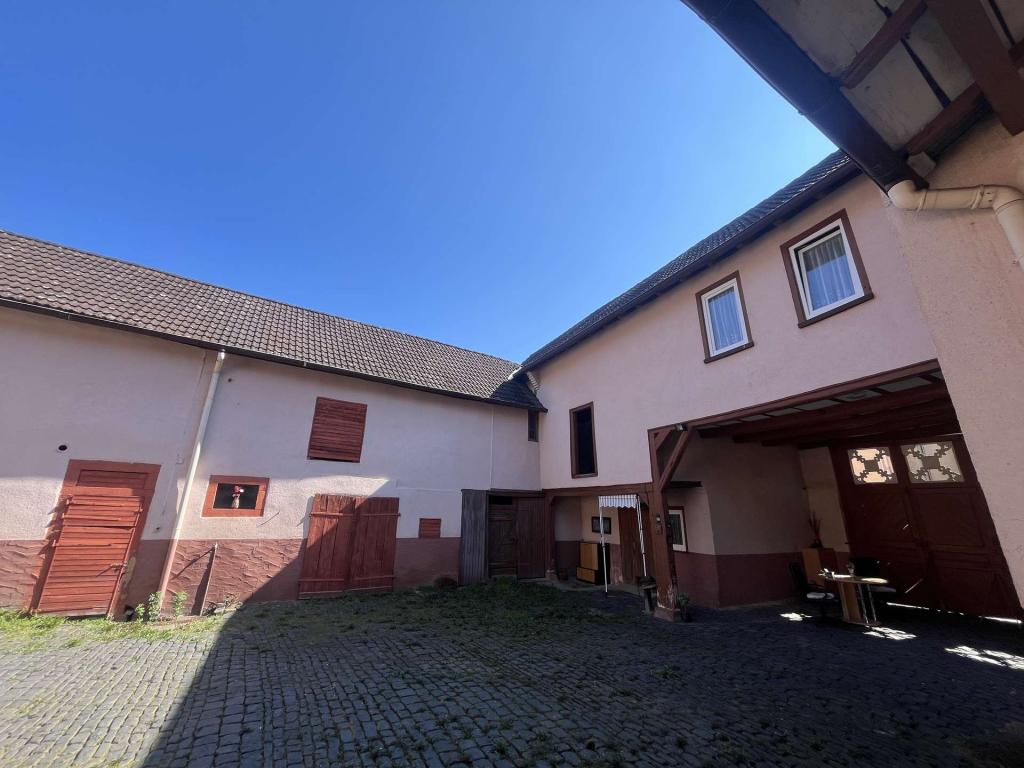 Zum Eingangstor