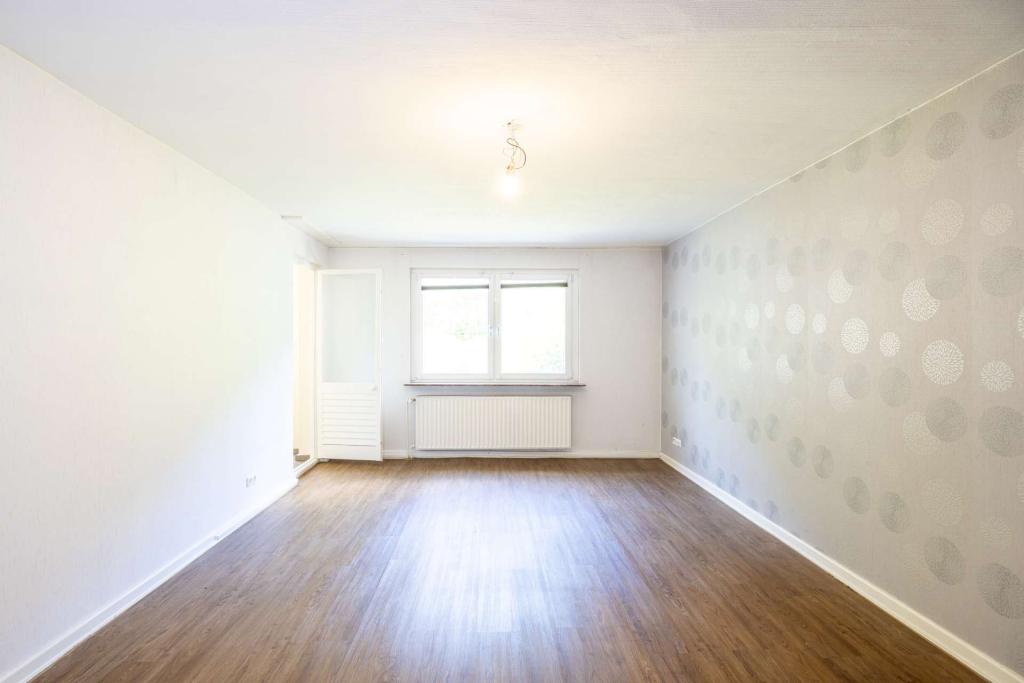 Schlafzimmer o. Wohnzimmer