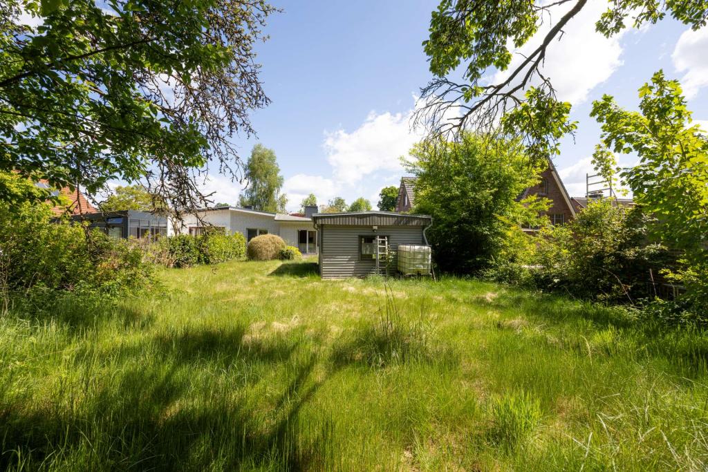 Garten mit Blick zum Haus