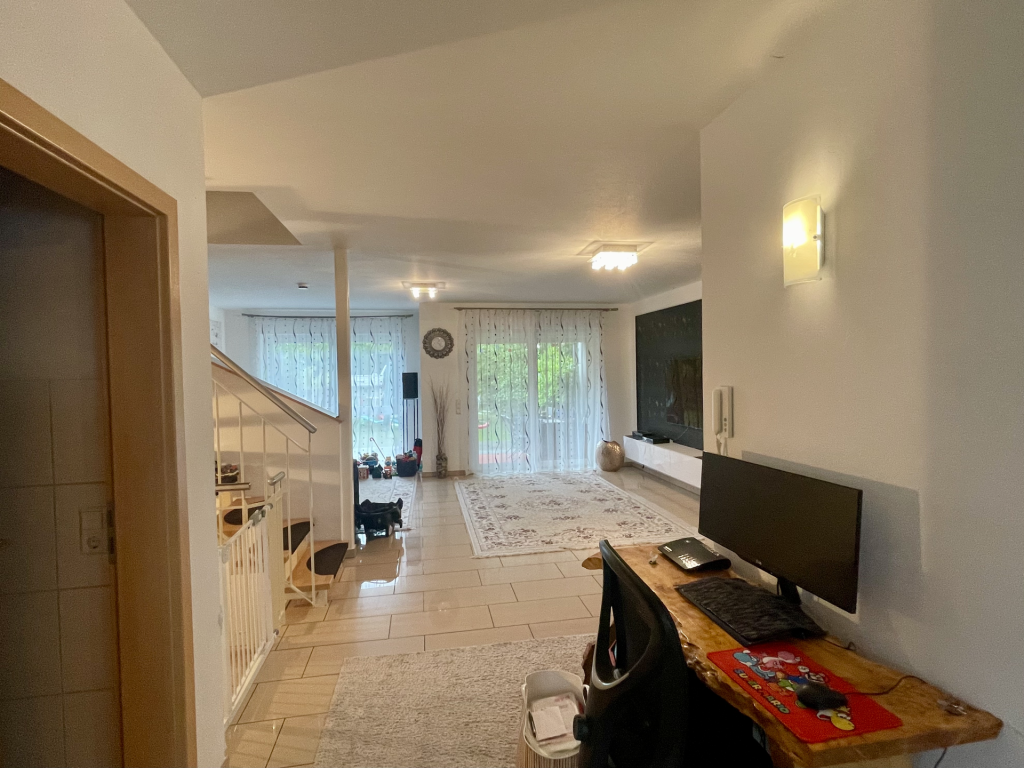 Blick Küche ri. Wohnzimmer