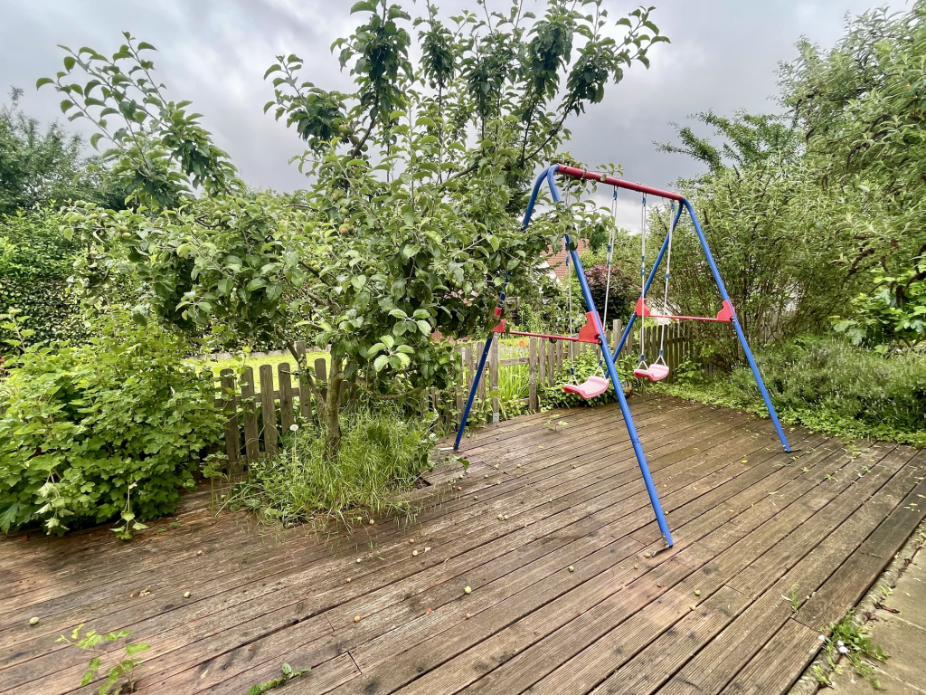 Terrasse an der Gartenhütte