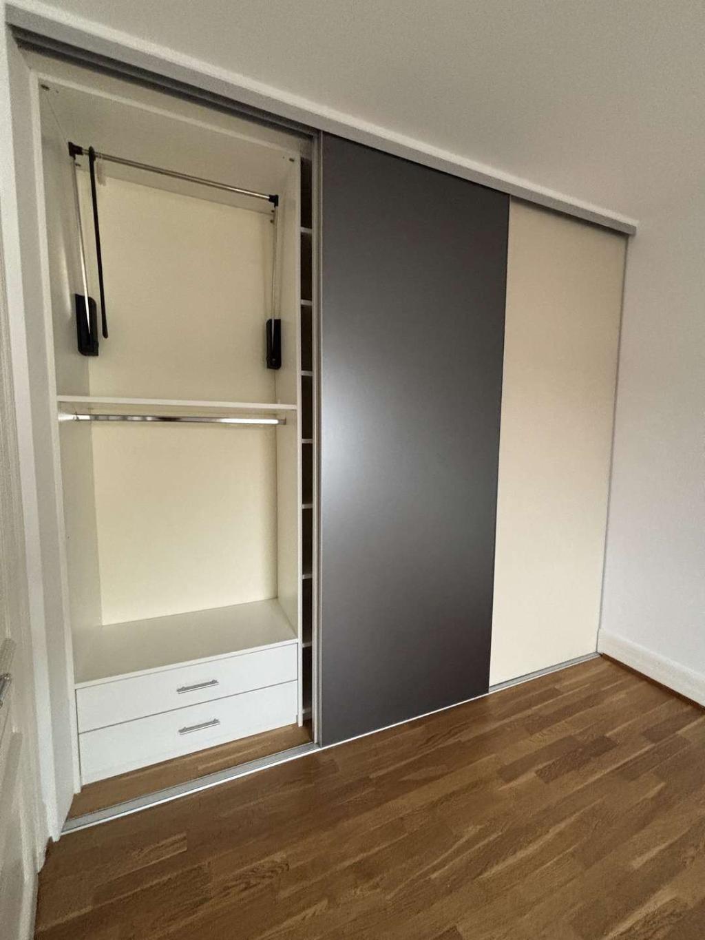 Mit Einbauschrank
