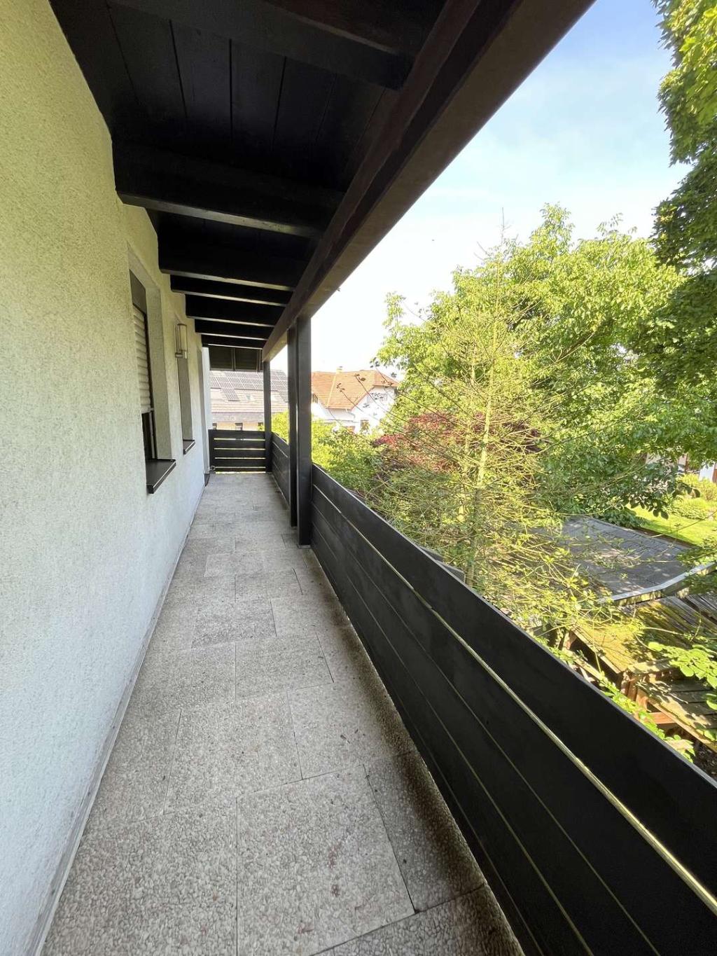 Balkon neben Küche