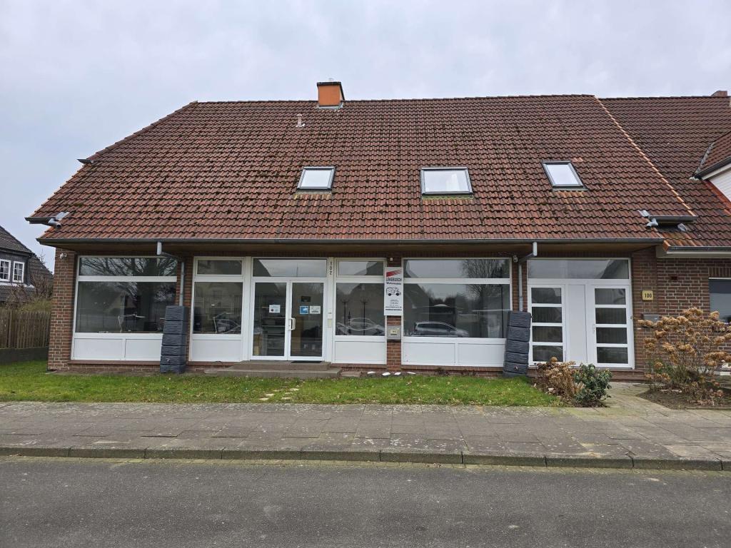 Straßenfront/Eingang